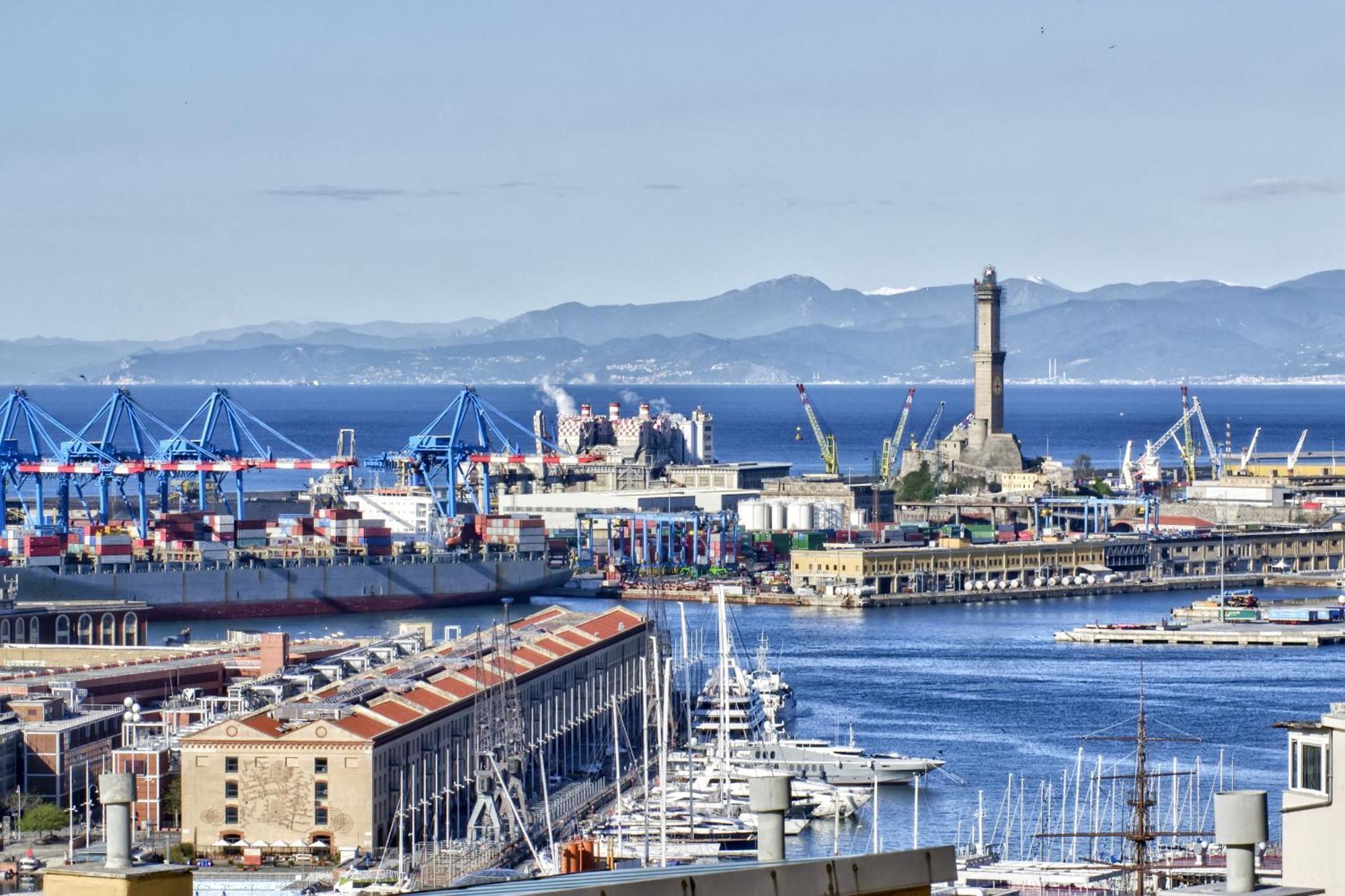 Ferienwohnung La Mansarda Del Principe, Vicoli, Acquario E Lanterna Genua Exterior foto